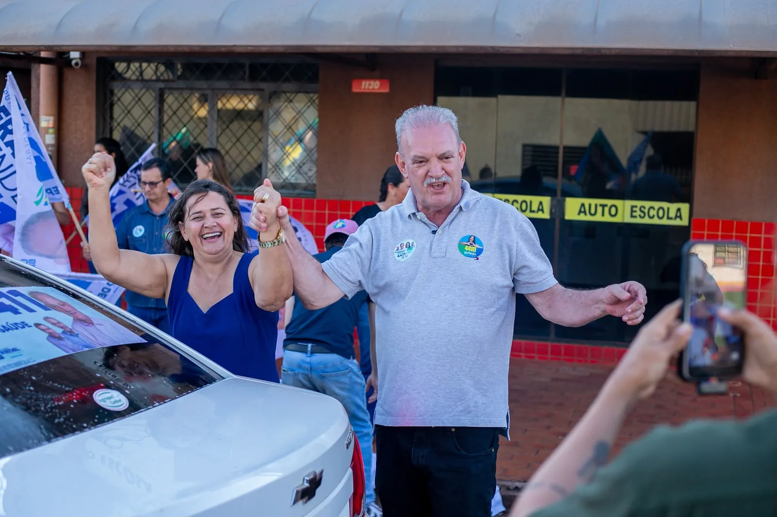 Geraldo adesiva veículos na capital e Sidrolândia