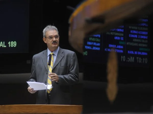 Deputado Geraldo Resende quer votação da PEC 300 esta semana. (Foto: Janine Moraes)