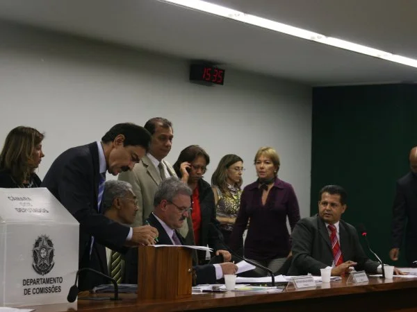 Comissão Especial dos agentes comunitários aprova os primeiros atos