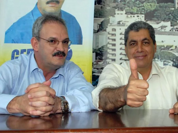 O deputado e o governador participam da solenidade de entrega das obras. (Foto: Ricardo Minella)