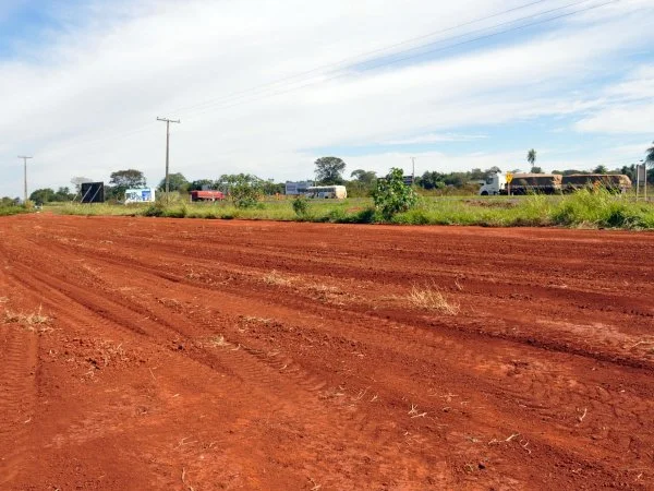 Área onde será construído o entreposto de pescado de Dourados. (Foto: Henrique de Matos)