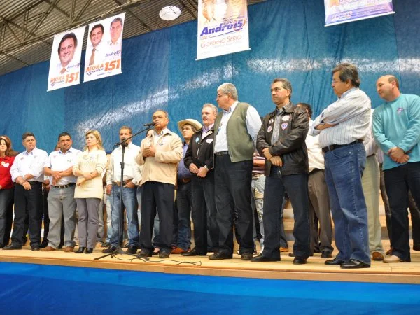 Prefeito Toninho pede voto e defende reeleição de Geraldo, em Mundo Novo (Foto: Ronney Minella)