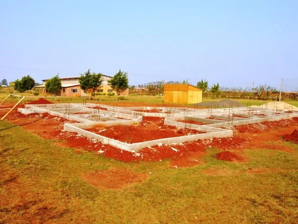 Obras do PSF do Jardim Guaicurus: paradas há vários dias (foto: Ronney Minella)