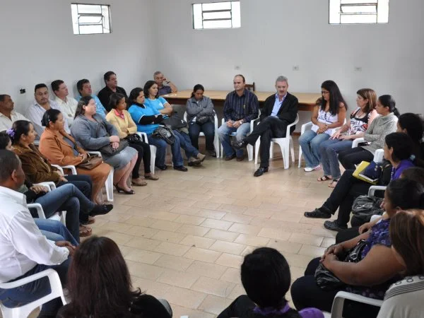 Geraldo Resende reunido com agentes comunitários de saúde de Deodápolis. Foto: Kauhê Prieto)