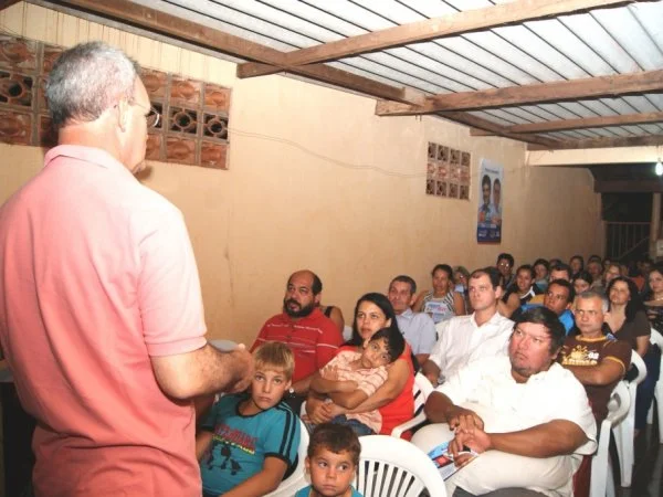Deputado Geraldo assume compromisso com moradores do Jardim Colibri (Foto: Hédio Fazan)