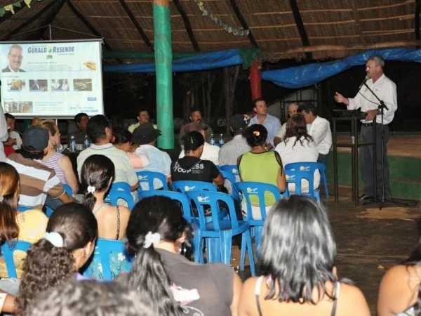 No Cerrado Tênis Clube Geraldo apresenta seu trabalho, assume compromissos em público e pede votos (Foto: Ronney Minella)