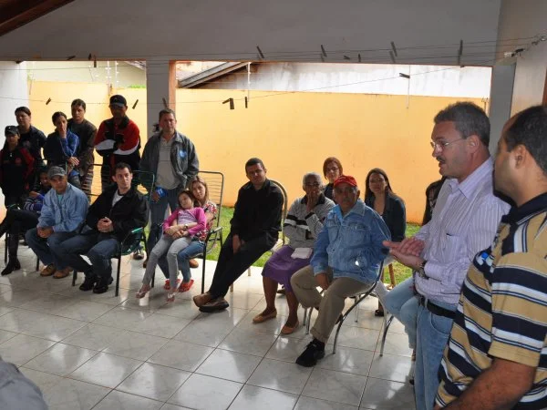 Deputado Geraldo assume compromisso com moradores do Parque dos Jequitibás e pede conscientização (foto: Ronney Minella)