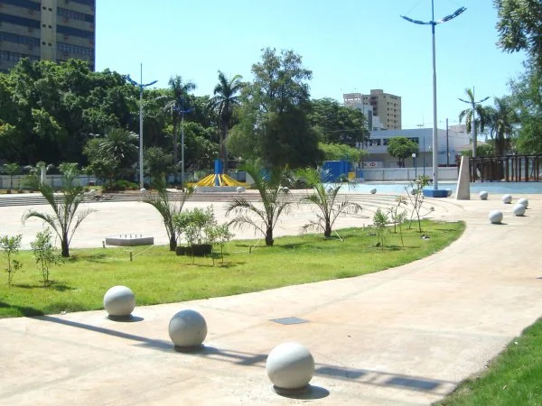 Praças: A íntegração da família na comunidade