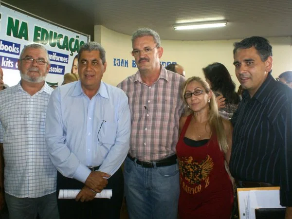 Geraldo acompanha André na entrega de Notebooks em Dourados