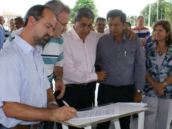 Entrega de obras em Dourados