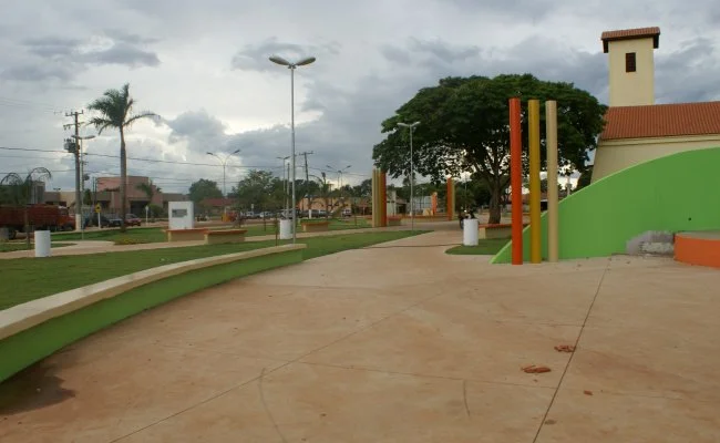 Revitalização da praça da Vila Planalto foi garantida pelo deputado federal Geraldo Resende.(Fotos: Ronney Minella)