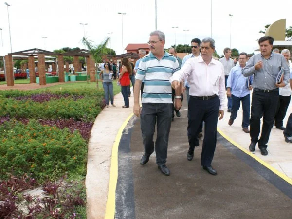 Entrega de obras em Dourados