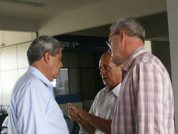 Geraldo acompanha André na entrega de Notebooks em Dourados