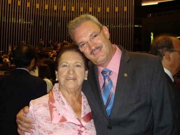 Geraldo Resende e sua mãe Hermenegilda Resende.