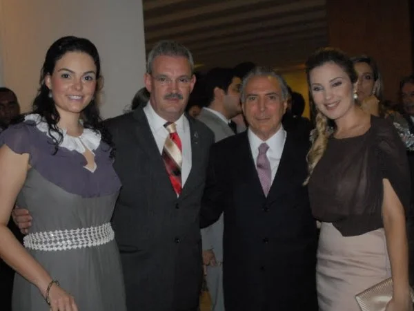 Luciana Freitas e Geraldo Resende, juntos com o vice-presidente Michel Temer e Marcela.