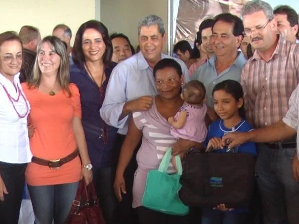 Geraldo acompanha André na entrega de Notebooks em Dourados