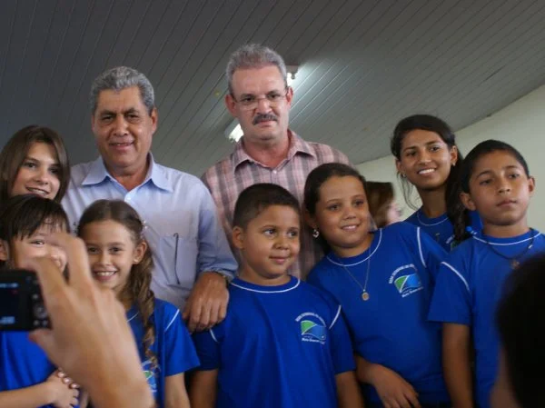 Geraldo acompanha André na entrega de Notebooks em Dourados