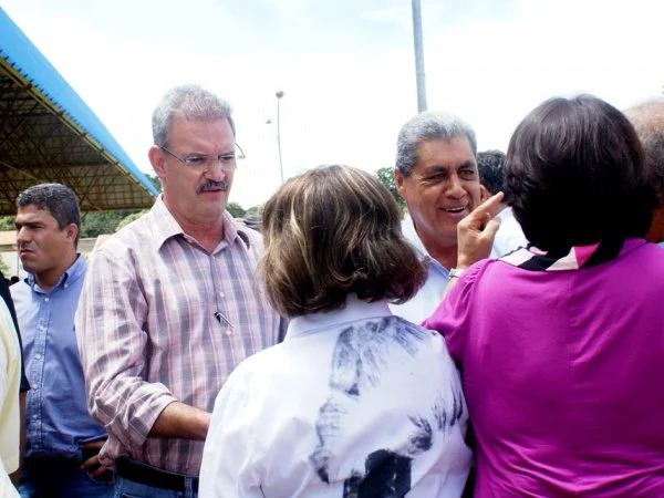 Geraldo acompanha André na entrega de Notebooks em Dourados