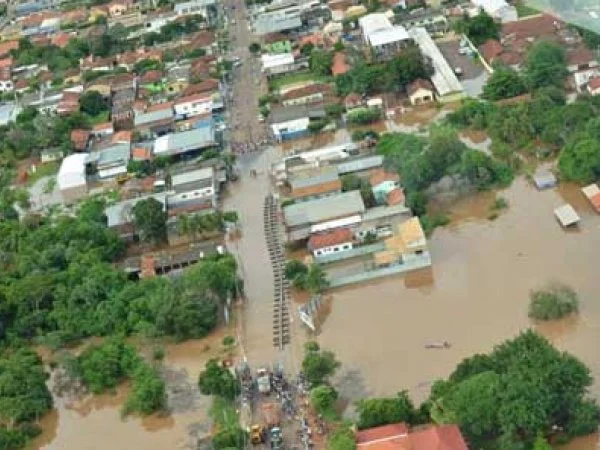 Nível do rio Aquidauana não subia tanto desde 1990. Deputado federal Geraldo Resende quer mobilização. (Foto: Reprodução)
