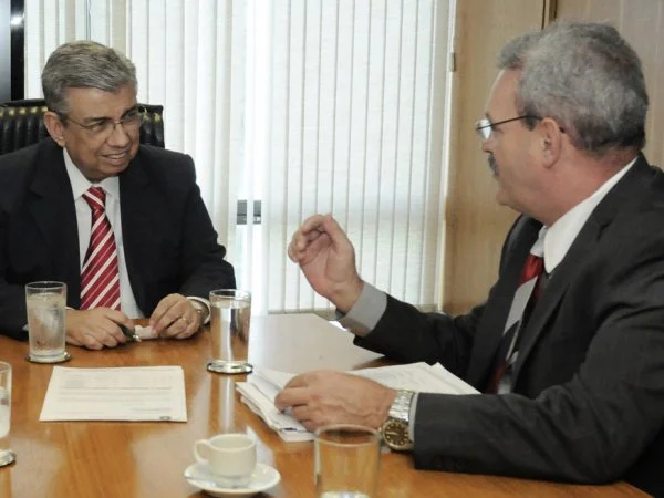 Geraldo Resende em audiência com o ministro Garibaldi Alves (Foto: Rodrigo Pael)