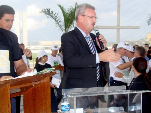Deputado federal Geraldo Resende declara apoio aos produtores rurais na Esplanada. (Foto: Rodrigo Pael)
