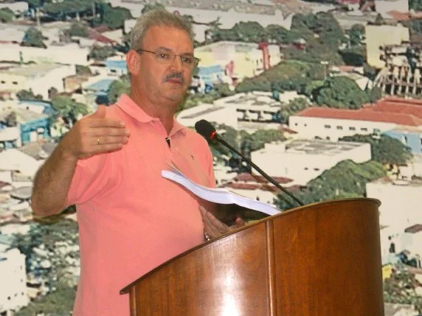 Deputado Geraldo Resende discursa e apresenta relatório da Comissão antidrogas da Câmara Federal. (Foto: Edmir Conceição)