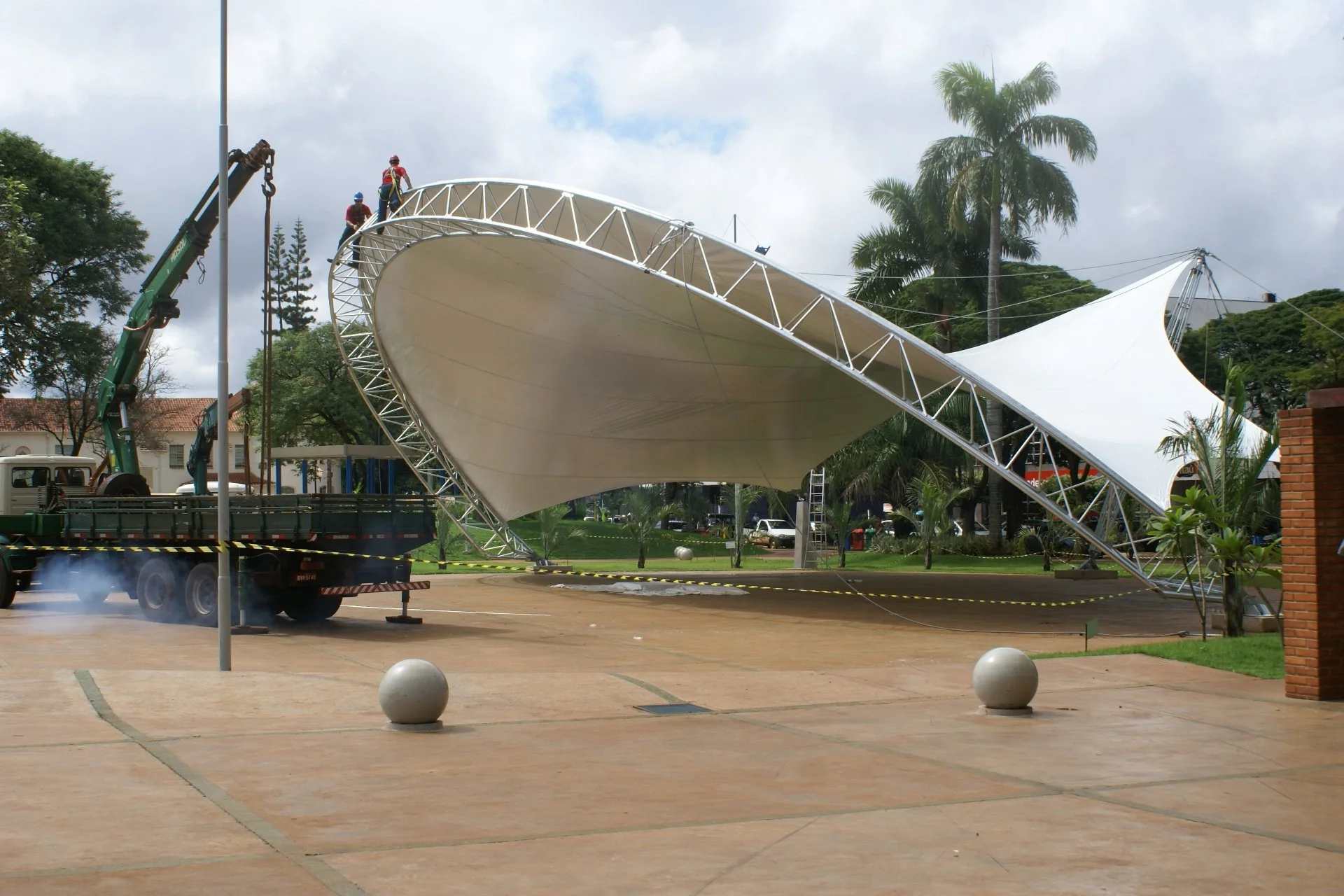 Instalada tenda da concha acústica na Praça Antonio João