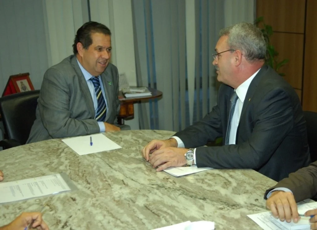 Deputado Geraldo Resende em audiência com o ministro do Trabalho, Carlos Luppi. (Foto: Rodrigo Pael/Brasília)