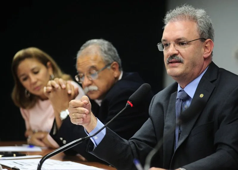 Deputado Geraldo Resende (PMDB-MS) quer manifestação do governo brasileiro sobre medida do presidente boliviano Evo Morales (Foto: Brizza Cavalcante/Agência Câmara)