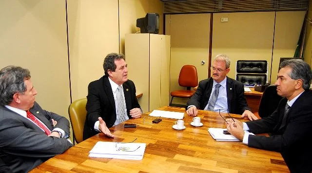 Deputados Geraldo Resende (PMDB-MS), Reinaldo Azambuja (PSDB-MS), Edson Giroto (PR-MS) e o senador Waldemir Moka (PMDB-MS). (Foto Assessoria de Comunicação Deputado Giroto)