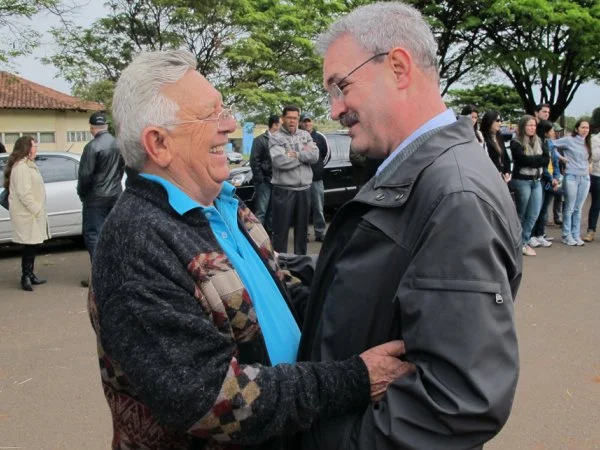 Geraldo entrega obras em Naviraí