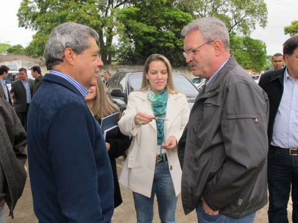 Geraldo entrega obras em Naviraí