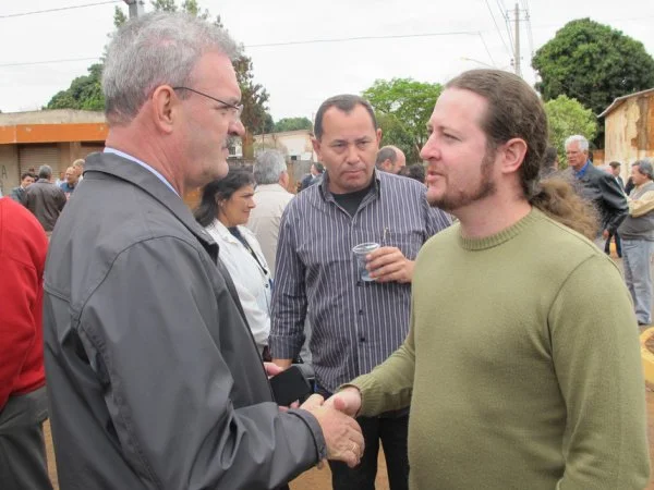 Geraldo entrega obras em Naviraí
