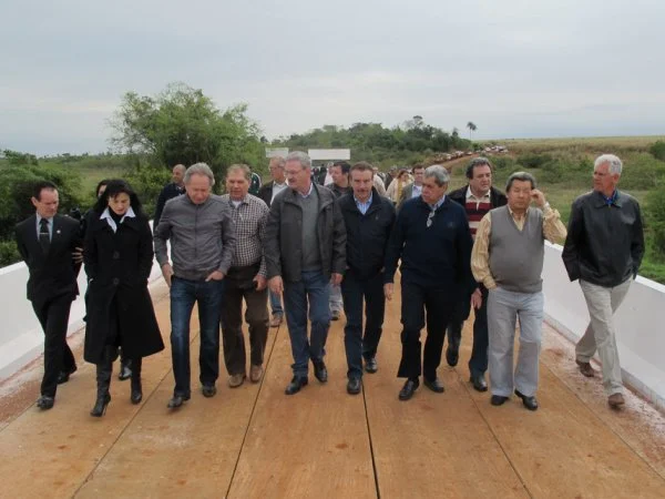Geraldo entrega obras em Naviraí