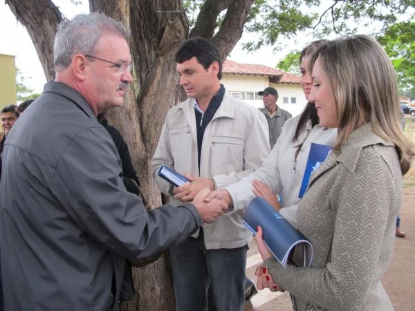 Geraldo entrega obras em Naviraí