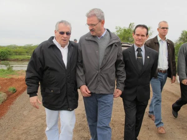 Geraldo entrega obras em Naviraí