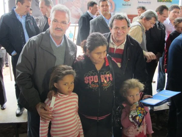 Geraldo entrega obras em Naviraí
