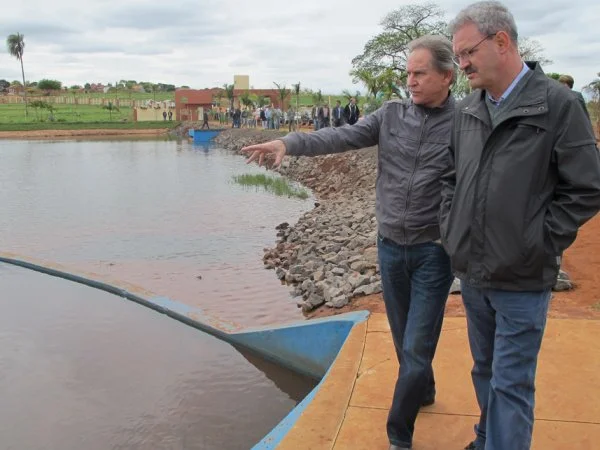 Geraldo entrega obras em Naviraí