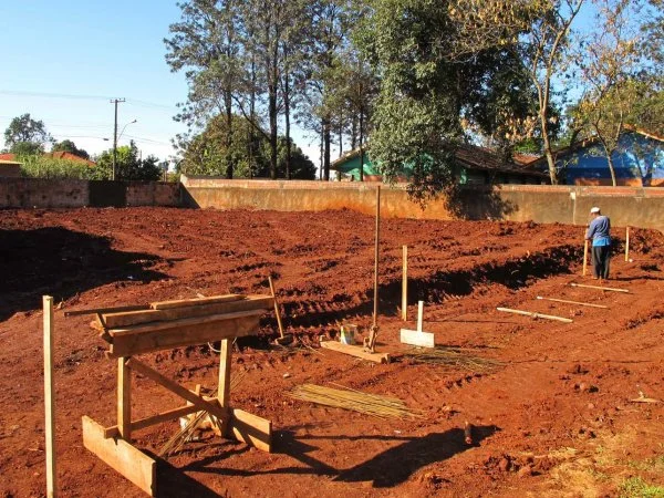 Obras se concentram na terraplanagem do local onde será construído o Centro de Convivência do Idoso. (Foto: Ricardo Minella)