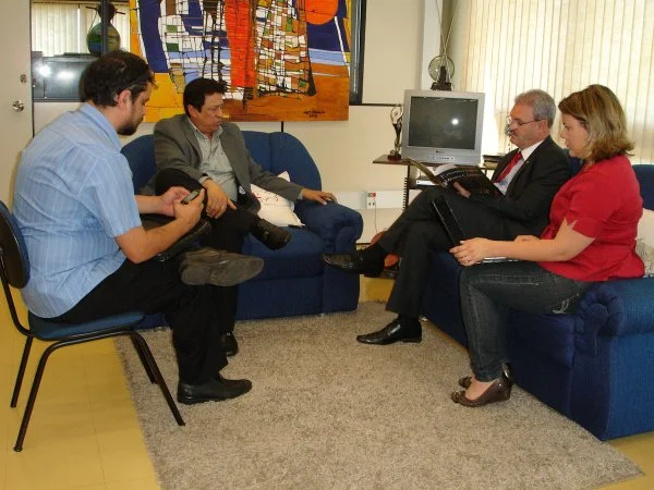 Deputado Geraldo Resende com o secretário Américo Calheiros, maestro Eduardo Martinelli e assessora Lilian Veron. (Fotos: Daniel Reino)