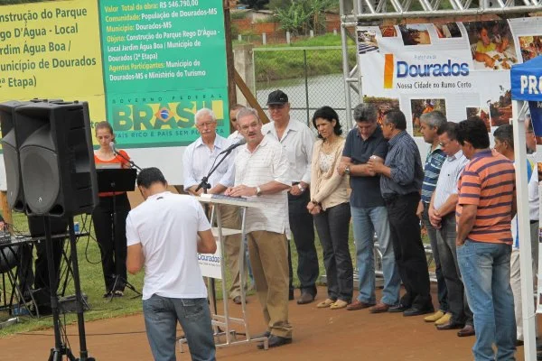 Deputado Geraldo durante lançamento de iluminação do Parque, no último sábado. Foto: Ronney Minella