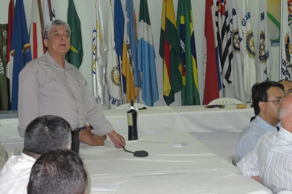 Deputado presta contas do mandato no Rotary