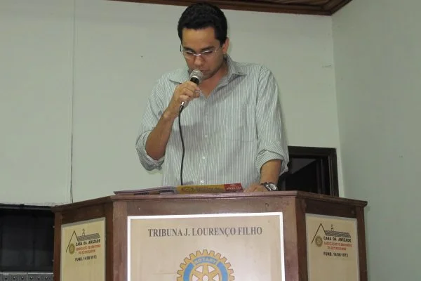 Deputado presta contas do mandato no Rotary