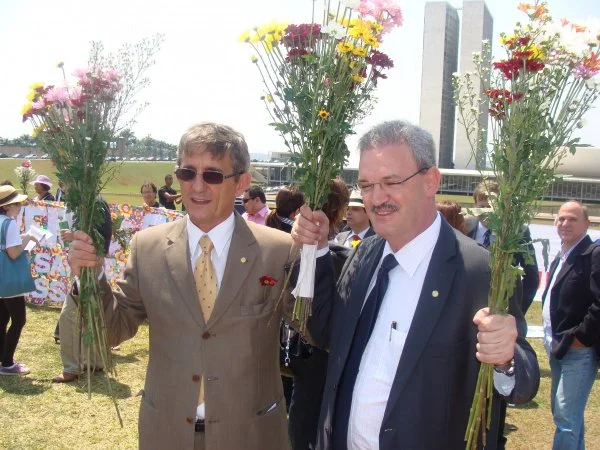Deputados federais Geraldo Resende e Darcísio Perondi, no evento Primavera da Saúde, pela regulamentação da EC 29 em Brasília (Fotos: Rodrigo Pael)