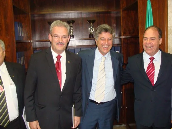Geraldo Resende, coordenador da bancada, prefeito Murilo Zauith e o ministro Fernando Bezerra, após audiência. (Foto: Divulgação)