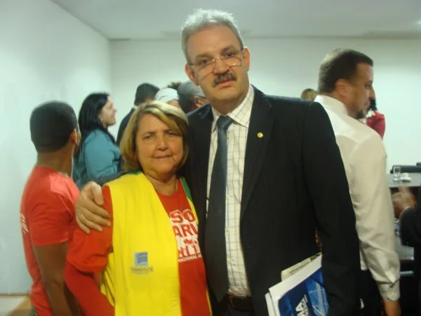 Representantes dos Agentes Comunitários de Saúde Ruth Trindade e o deputado Geraldo Resende