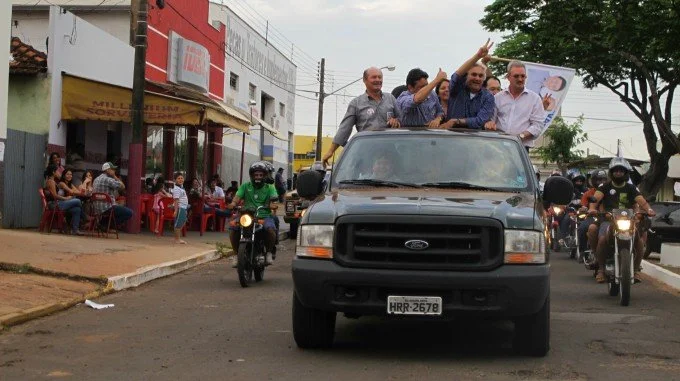 Veja fotos da carreata e comício em Anaurilândia