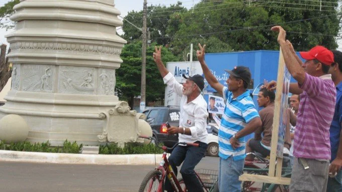 Veja fotos da carreata e comício em Anaurilândia