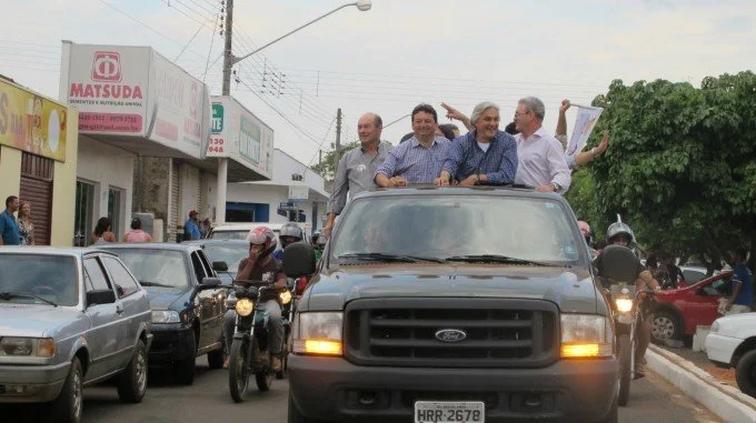 Veja fotos da carreata e comício em Anaurilândia