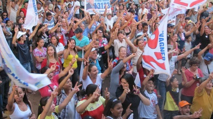 Veja fotos da carreata e comício em Anaurilândia